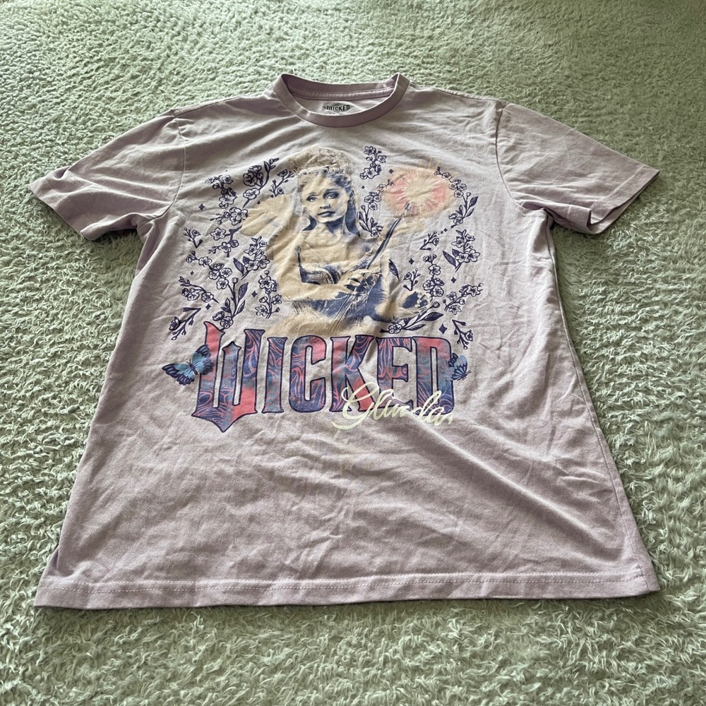Wicked Movie Glinda Ariana Grande Graphic T-Shirt Lavender Purple Medium 4629